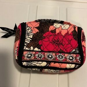 NWOT! Vera Bradley Vintage Hanging Organizer Travel Toiletry